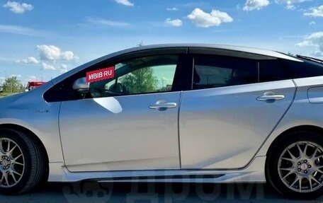 Toyota Prius IV XW50, 2017 год, 1 660 000 рублей, 6 фотография