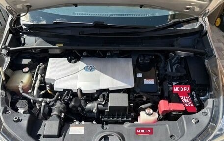 Toyota Prius IV XW50, 2017 год, 1 660 000 рублей, 11 фотография