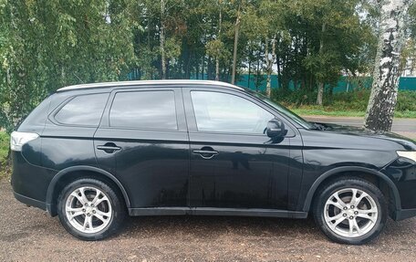 Mitsubishi Outlander III рестайлинг 3, 2014 год, 1 350 000 рублей, 5 фотография