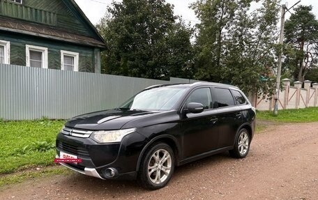 Mitsubishi Outlander III рестайлинг 3, 2014 год, 1 350 000 рублей, 2 фотография