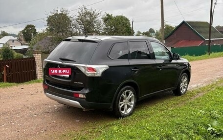 Mitsubishi Outlander III рестайлинг 3, 2014 год, 1 350 000 рублей, 4 фотография