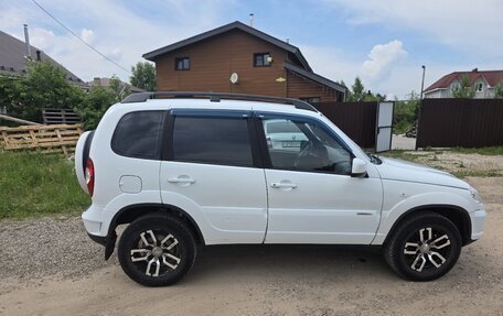 Chevrolet Niva I рестайлинг, 2015 год, 520 000 рублей, 3 фотография