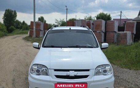 Chevrolet Niva I рестайлинг, 2015 год, 520 000 рублей, 2 фотография
