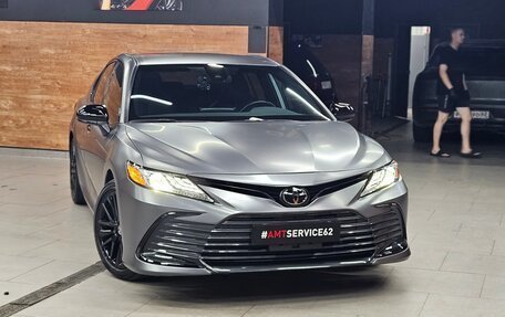 Toyota Camry, 2023 год, 3 550 000 рублей, 2 фотография