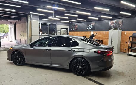 Toyota Camry, 2023 год, 3 550 000 рублей, 4 фотография