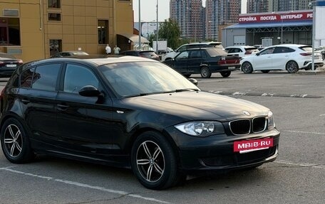 BMW 1 серия, 2009 год, 900 000 рублей, 3 фотография