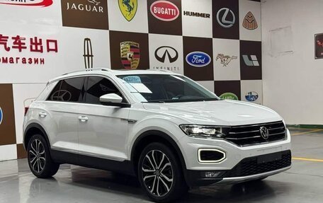 Volkswagen T-Roc I, 2022 год, 1 398 800 рублей, 3 фотография