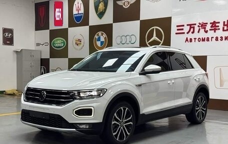 Volkswagen T-Roc I, 2022 год, 1 398 800 рублей, 1 фотография