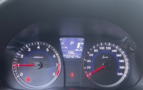 Hyundai Solaris II рестайлинг, 2011 год, 620 000 рублей, 5 фотография