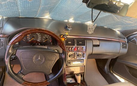 Mercedes-Benz E-Класс, 1996 год, 640 000 рублей, 5 фотография