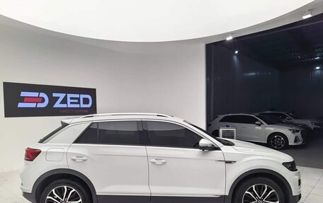 Volkswagen T-Roc I, 2022 год, 1 421 700 рублей, 3 фотография