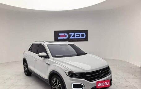 Volkswagen T-Roc I, 2022 год, 1 421 700 рублей, 2 фотография