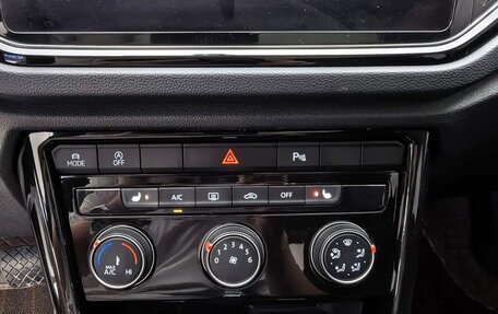 Volkswagen T-Roc I, 2022 год, 1 421 700 рублей, 10 фотография
