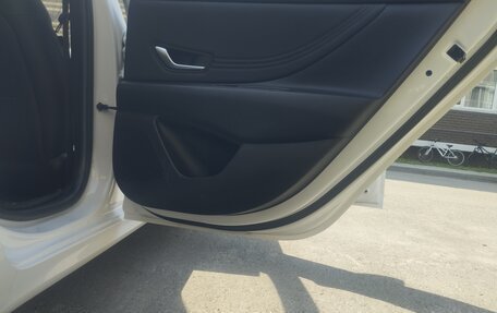 Hyundai Elantra, 2021 год, 1 860 000 рублей, 12 фотография