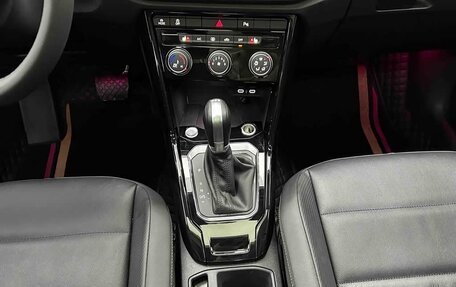 Volkswagen T-Roc I, 2022 год, 1 422 400 рублей, 10 фотография