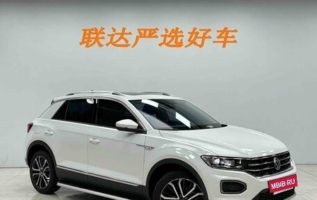 Volkswagen T-Roc I, 2022 год, 1 422 400 рублей, 2 фотография