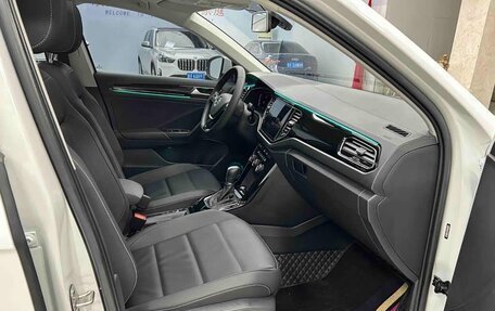 Volkswagen T-Roc I, 2022 год, 1 422 400 рублей, 18 фотография