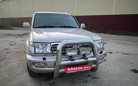 Toyota Land Cruiser 100 рестайлинг 2, 2004 год, 1 600 000 рублей, 9 фотография
