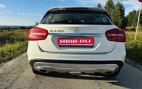 Mercedes-Benz GLA, 2015 год, 1 800 000 рублей, 3 фотография