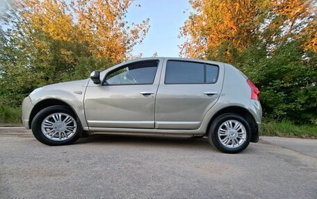 Renault Sandero I, 2013 год, 749 000 рублей, 2 фотография