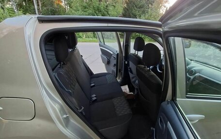 Renault Sandero I, 2013 год, 749 000 рублей, 3 фотография