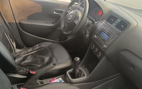 Volkswagen Polo VI (EU Market), 2012 год, 520 000 рублей, 24 фотография