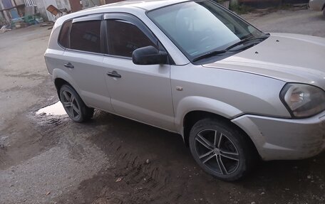 Hyundai Tucson III, 2008 год, 675 640 рублей, 2 фотография