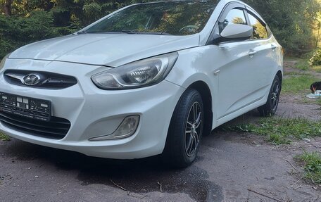 Hyundai Solaris II рестайлинг, 2011 год, 590 000 рублей, 1 фотография