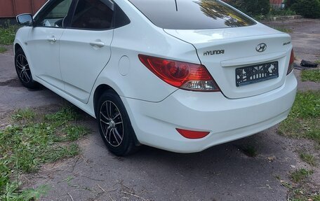 Hyundai Solaris II рестайлинг, 2011 год, 590 000 рублей, 2 фотография