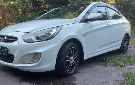 Hyundai Solaris II рестайлинг, 2011 год, 590 000 рублей, 3 фотография