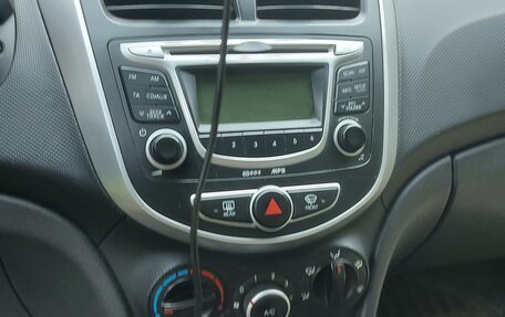 Hyundai Solaris II рестайлинг, 2011 год, 590 000 рублей, 9 фотография