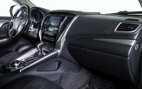 Mitsubishi Pajero Sport III рестайлинг, 2019 год, 3 090 000 рублей, 10 фотография