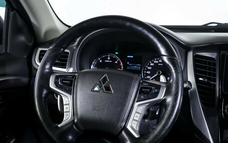 Mitsubishi Pajero Sport III рестайлинг, 2019 год, 3 090 000 рублей, 13 фотография