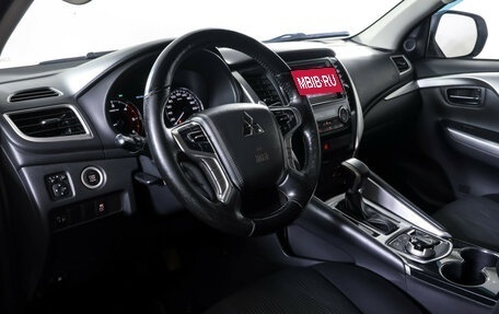 Mitsubishi Pajero Sport III рестайлинг, 2019 год, 3 090 000 рублей, 14 фотография