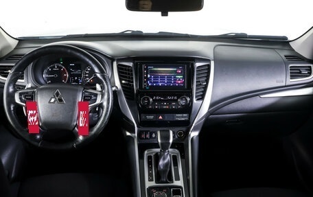 Mitsubishi Pajero Sport III рестайлинг, 2019 год, 3 090 000 рублей, 12 фотография
