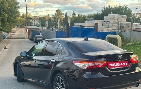 Toyota Camry, 2019 год, 2 950 000 рублей, 4 фотография
