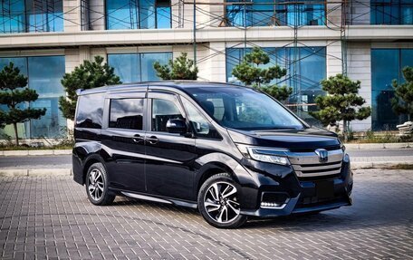 Honda Stepwgn IV, 2019 год, 2 550 000 рублей, 4 фотография