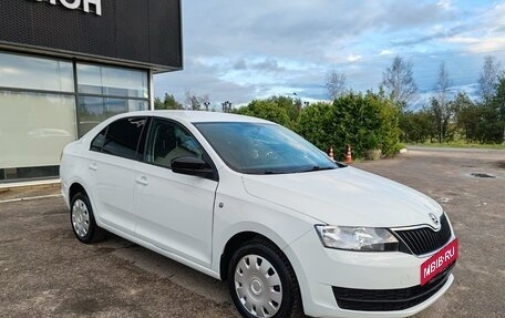 Skoda Rapid I, 2015 год, 949 000 рублей, 3 фотография