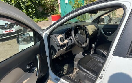 Renault Logan II, 2016 год, 550 000 рублей, 5 фотография