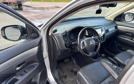 Mitsubishi Outlander III рестайлинг 3, 2014 год, 1 950 000 рублей, 8 фотография