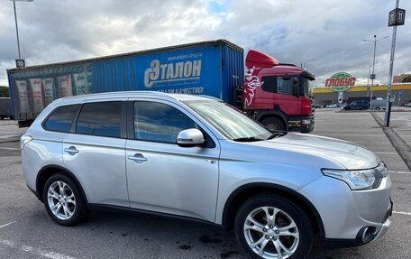 Mitsubishi Outlander III рестайлинг 3, 2014 год, 1 950 000 рублей, 3 фотография