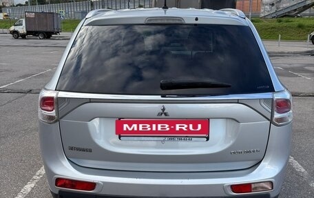 Mitsubishi Outlander III рестайлинг 3, 2014 год, 1 950 000 рублей, 5 фотография