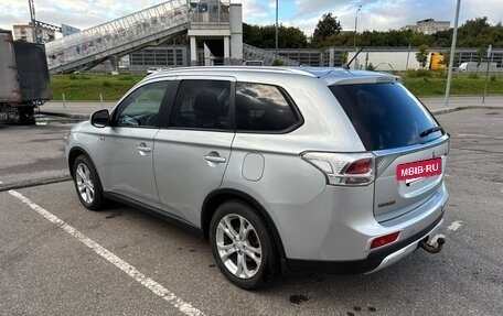Mitsubishi Outlander III рестайлинг 3, 2014 год, 1 950 000 рублей, 6 фотография