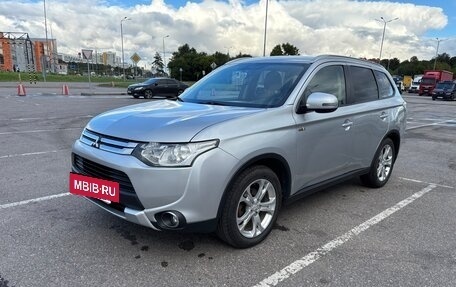 Mitsubishi Outlander III рестайлинг 3, 2014 год, 1 950 000 рублей, 7 фотография