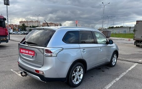 Mitsubishi Outlander III рестайлинг 3, 2014 год, 1 950 000 рублей, 4 фотография