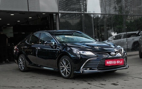 Toyota Camry, 2022 год, 3 180 000 рублей, 3 фотография