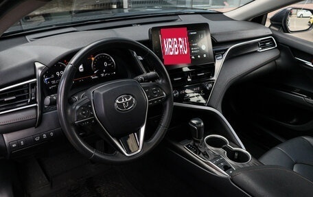 Toyota Camry, 2022 год, 3 180 000 рублей, 12 фотография