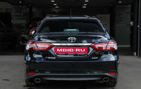 Toyota Camry, 2022 год, 3 180 000 рублей, 5 фотография