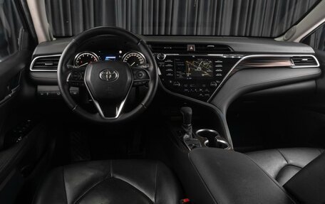 Toyota Camry, 2019 год, 2 399 000 рублей, 6 фотография