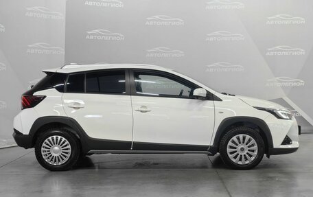 Toyota Yaris XP150 рестайлинг, 2022 год, 1 700 000 рублей, 6 фотография